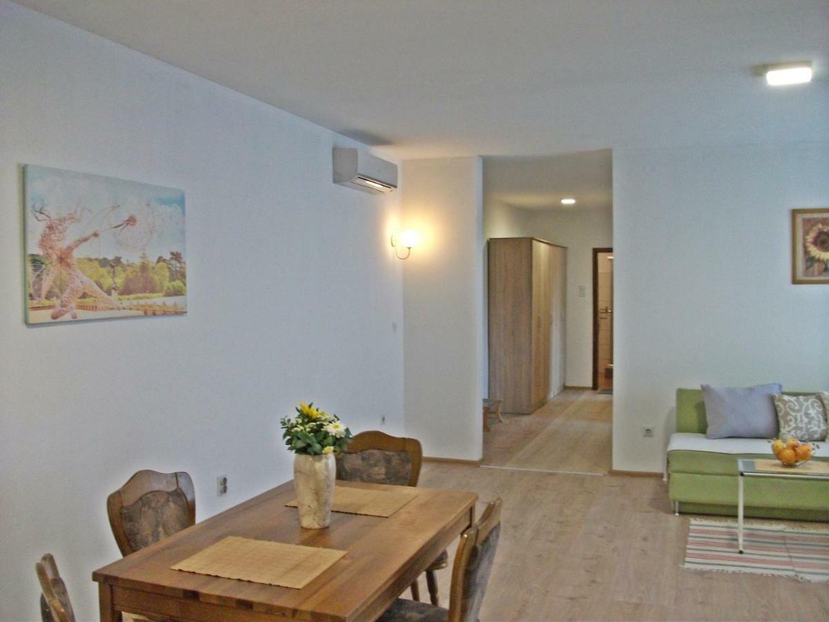 Apartmani Sunflower スレムスキ・カルロヴツィ エクステリア 写真
